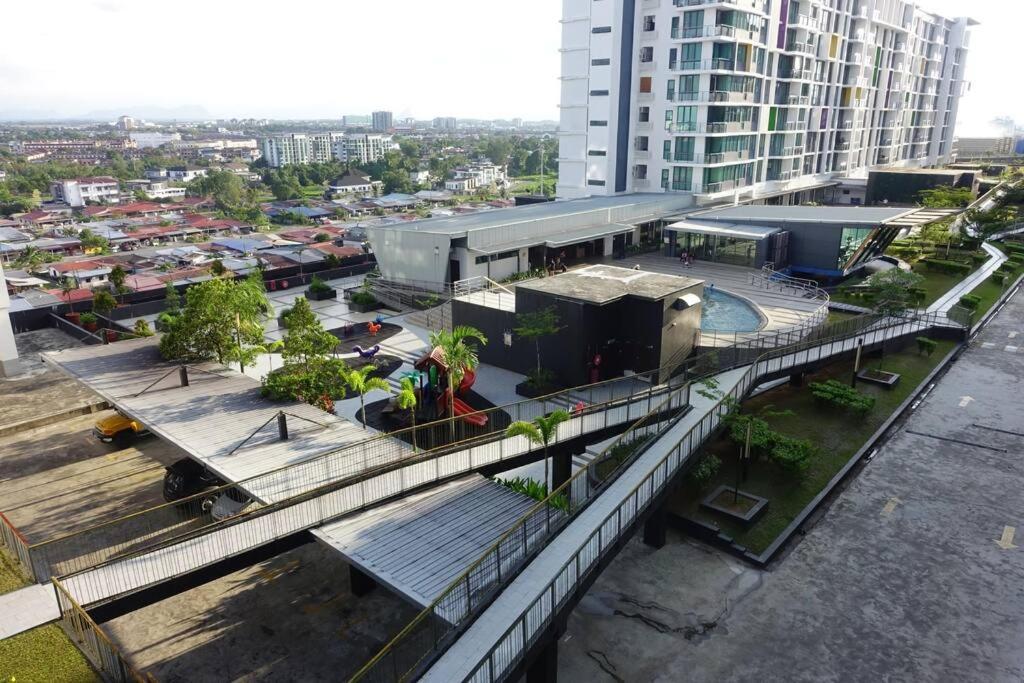 8Pax Cozy Home Stay Jazz Suites 1 Vivacity Kuching Sarawak 3Br Exteriör bild