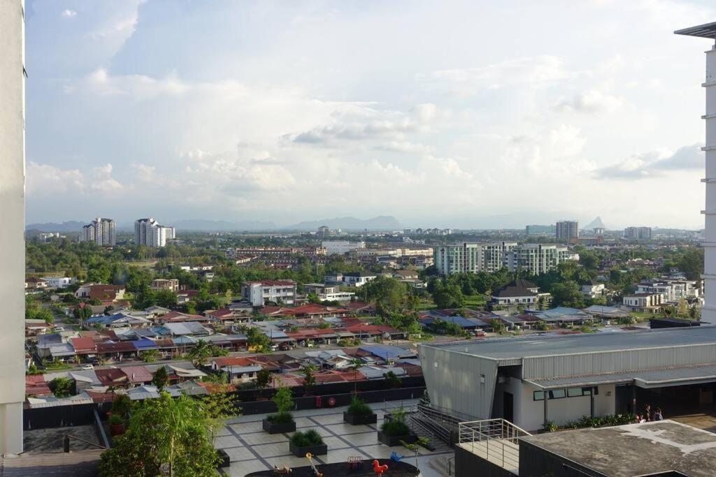 8Pax Cozy Home Stay Jazz Suites 1 Vivacity Kuching Sarawak 3Br Exteriör bild